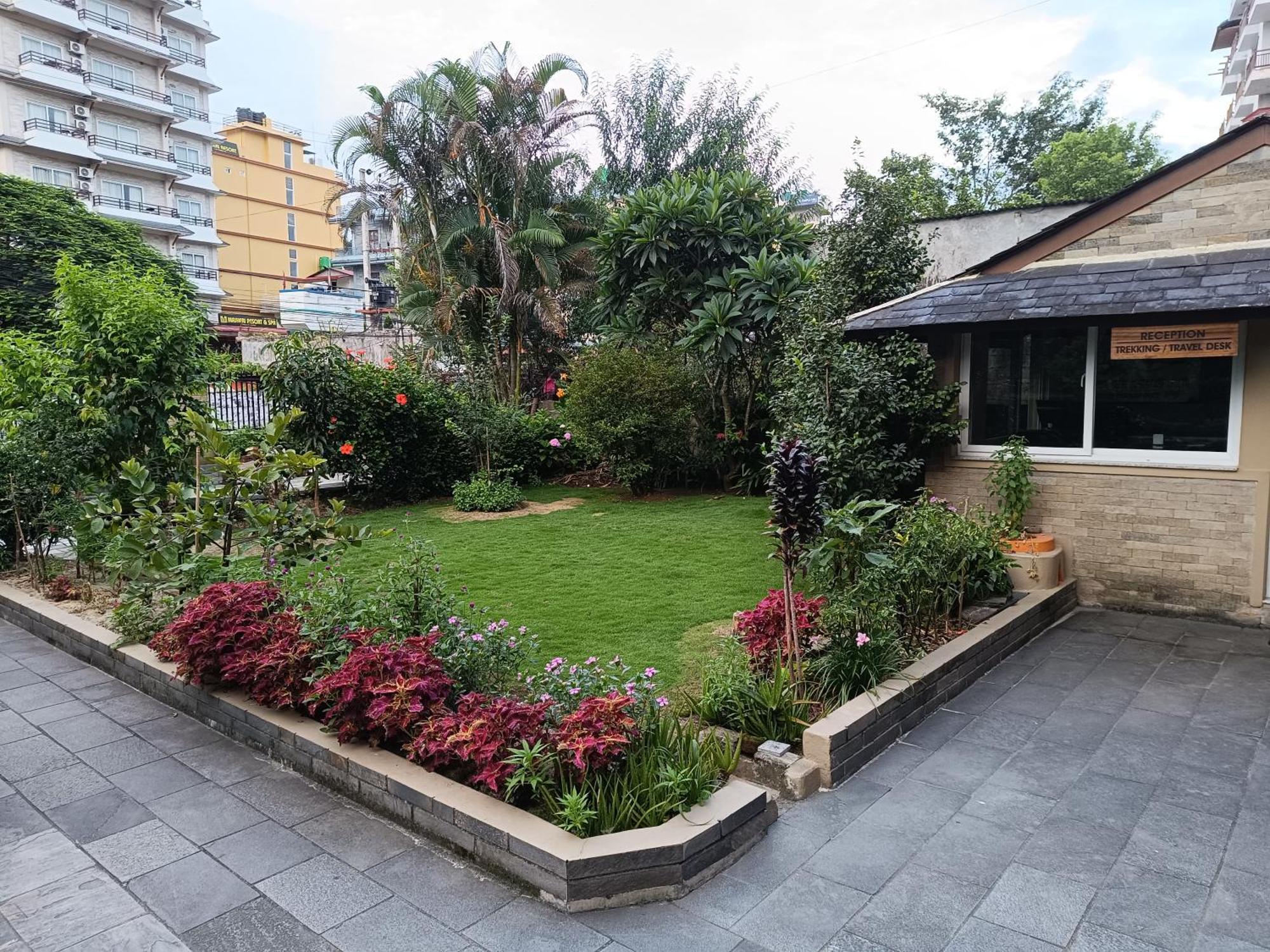 Hotel The Mountain House Pokhara Exterior foto